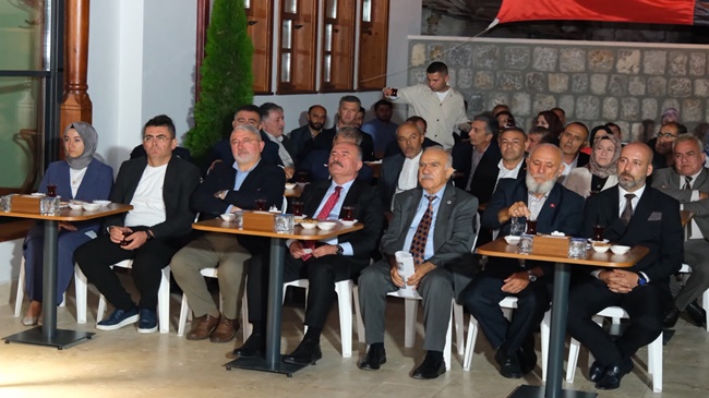 İKİZ KONAK’TA KAHRAMANLIK TÜRKÜLERİ YÜKSELDİ